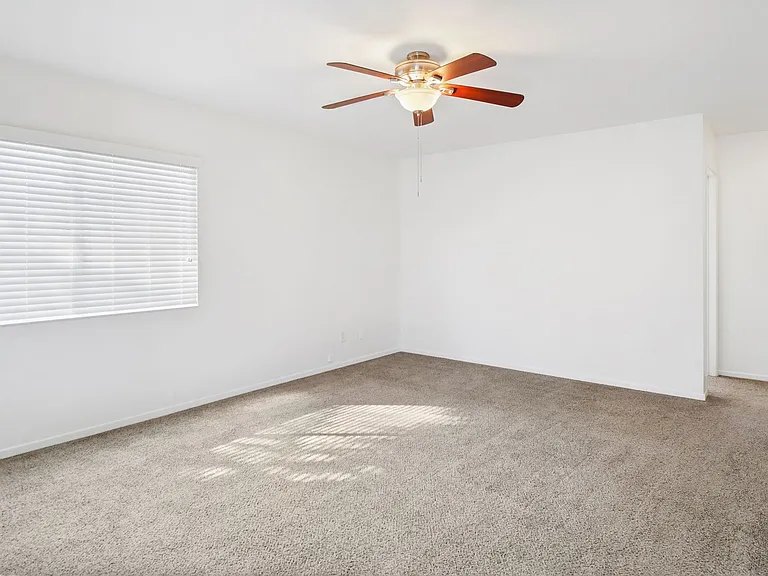Ocean Beach/Point Loma: 2 BR in Ideal Location w/ 2 Parking Spaces — Photo 6