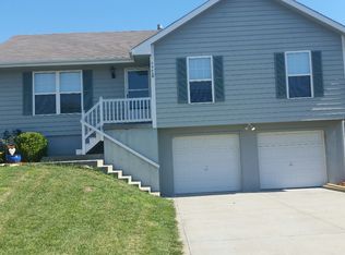 206 E 22nd St, Kearney, MO 64060