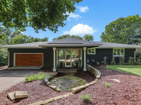323 Burntside Dr, Golden Valley, MN 55422