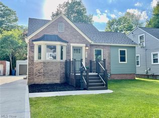 590 Glen Park Dr, Bay Village, OH 44140