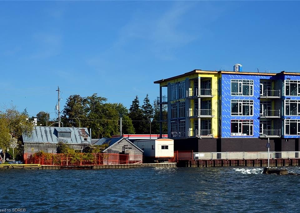2nd image of 32 Harbour St
