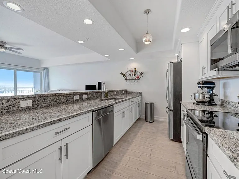 1825 Riverside Dr #204 — Photo 11