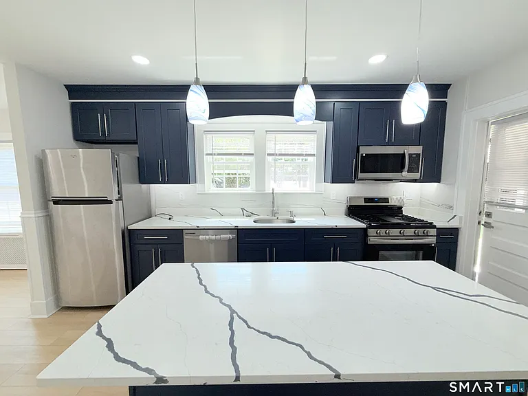 332 Robbins St — Photo 9