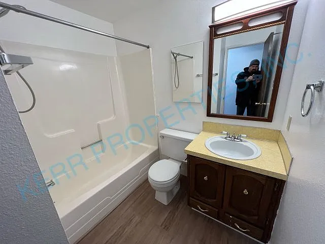 18138 Seaman Ave — Photo 14