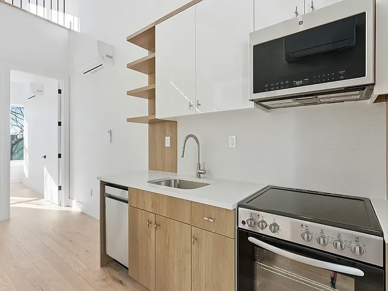 376 Montgomery St #PHC — Photo 7