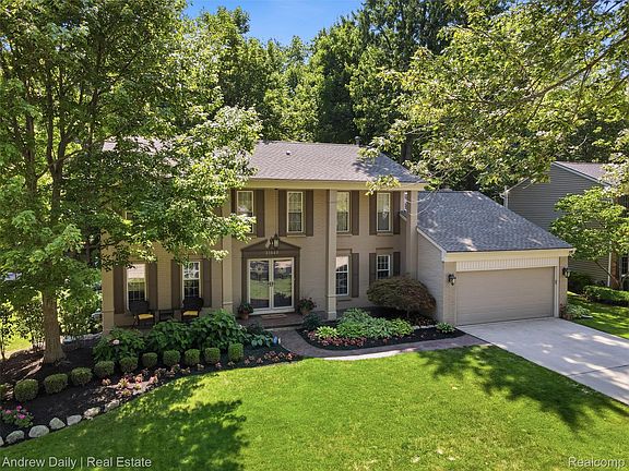 3rd image of 21649 Shadybrook Dr