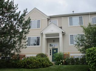 532 Cary Woods Cir, Cary, IL 60013