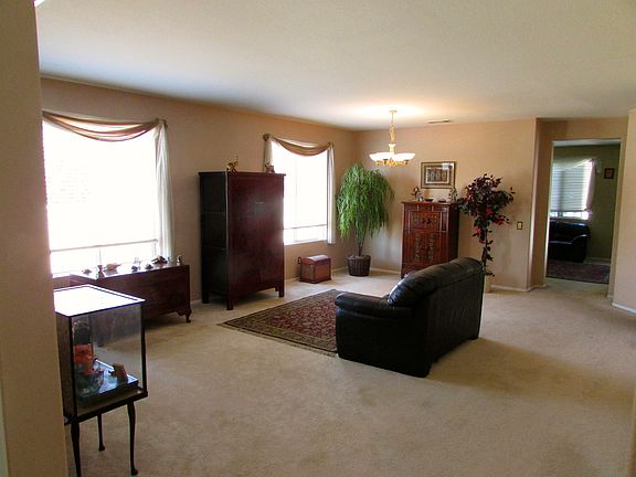 2nd image of 31170 Gardenside Ln