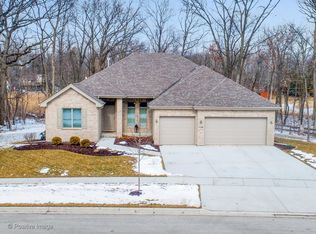 1160 Gloucester Rd, Woodridge, IL 60517