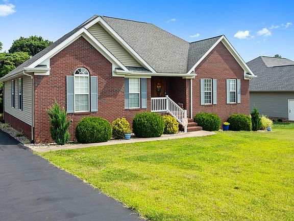 3rd image of 114 Pebble Dr