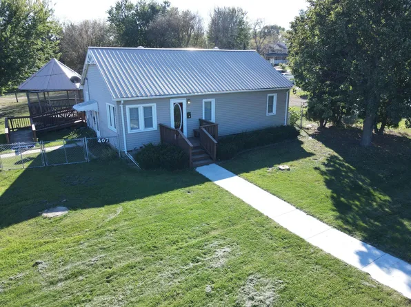 407 W Holdt St, Battle Lake, MN 56515