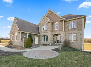 8224 W Stone Creek Cir, Caledonia, WI 53108