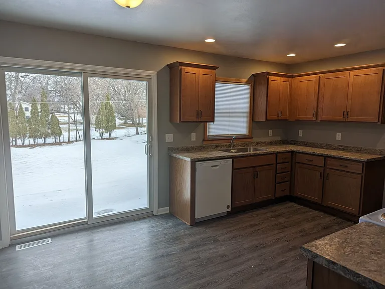 1704 Parker St — Photo 10