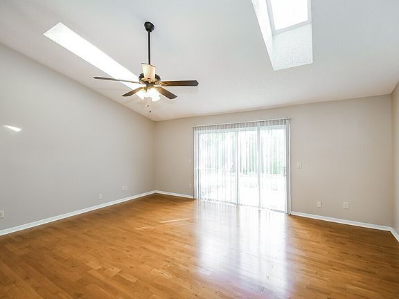 5th image of 9076 Castle Rock Dr