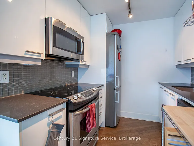 90 Trinity St #507 — Photo 4