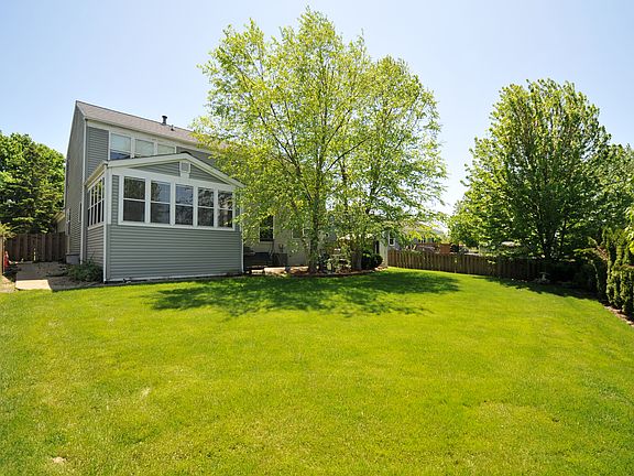3rd image of 1330 Woodlake Dr