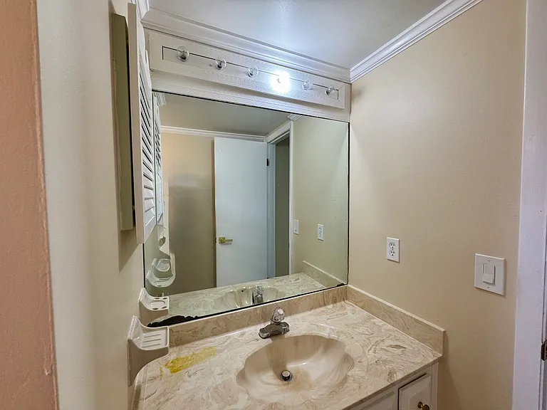 1561 Arcadia Dr — Photo 22