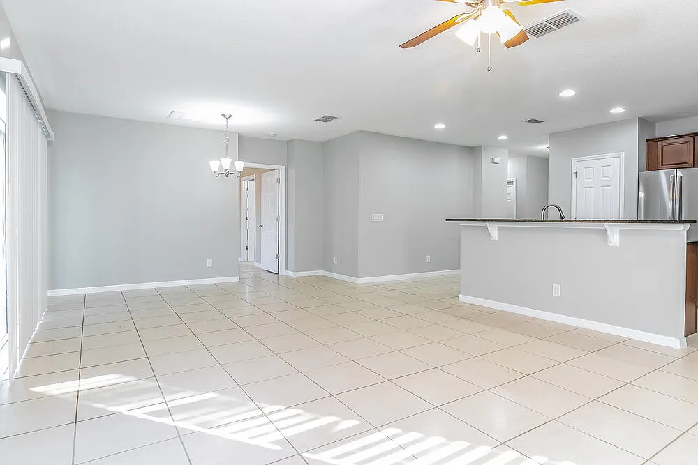 4 bed, 2.5 bath, 2184 sqft, $2,730 — Photo 4