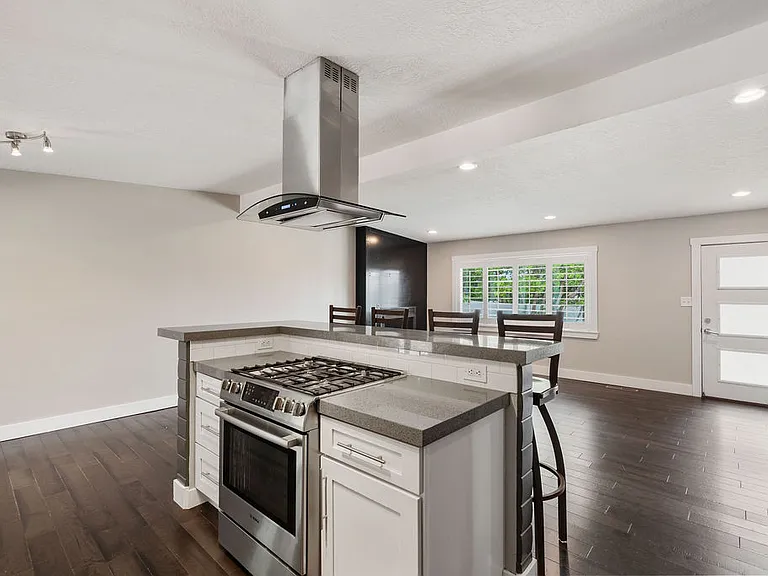 3395 E Larchmont Dr — Photo 16