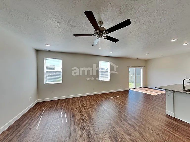 1339 E White St — Photo 5
