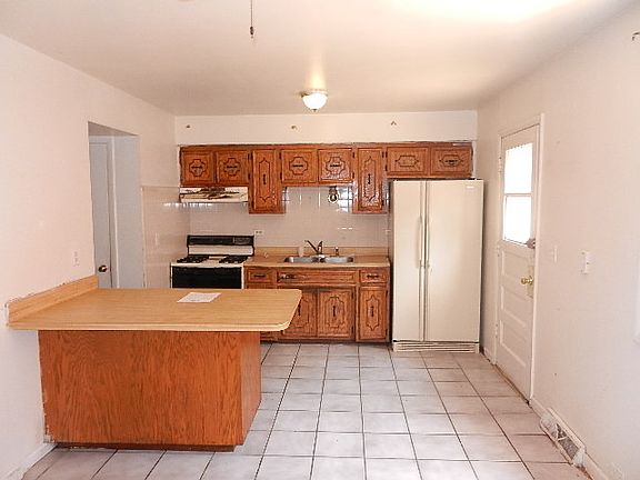 2nd image of 937 W North Ave APT B