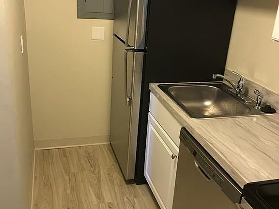 5th image of 1025 Hancock St APT 9J