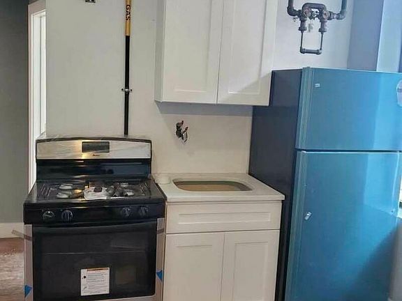 3rd image of 3525 Bainbridge Ave APT 1E