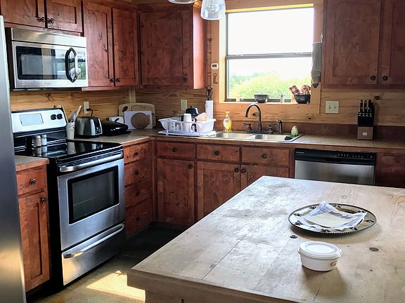 Eat-in kitchen
