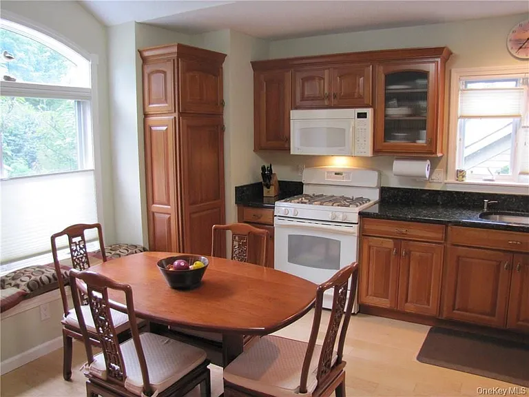 848 Heritage Hls — Photo 6