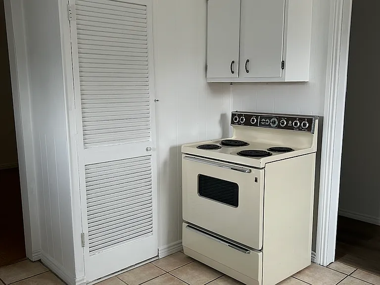 239 S 200 W — Photo 12