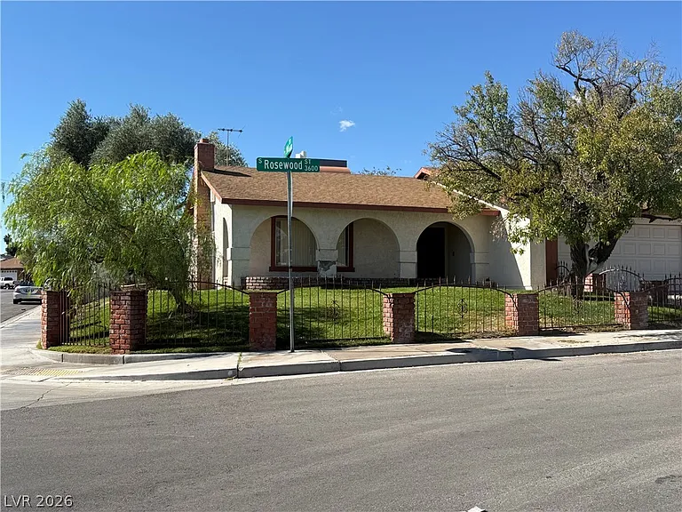 3611 Rosewood St — Photo 2