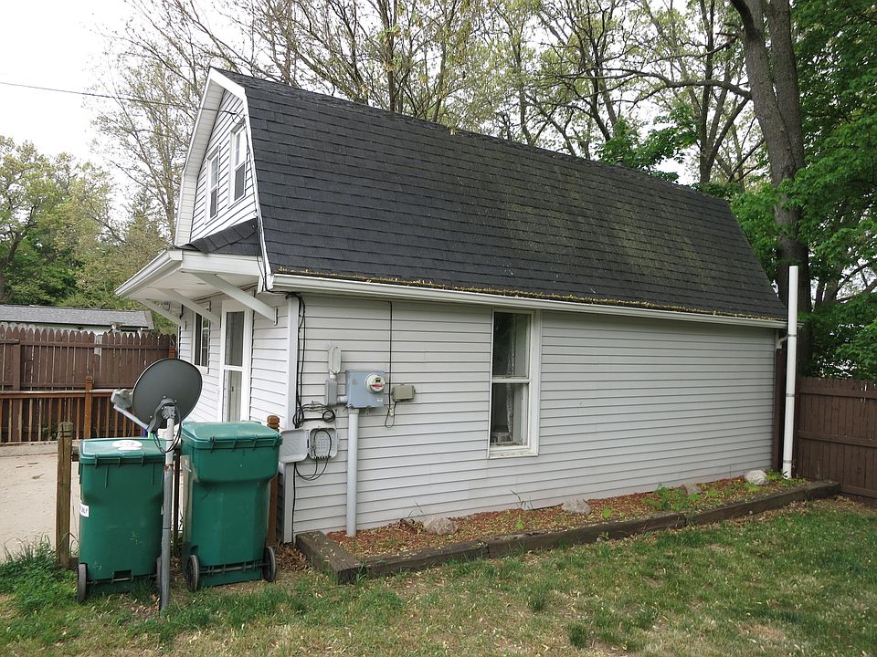 2nd image of 108 Pine St