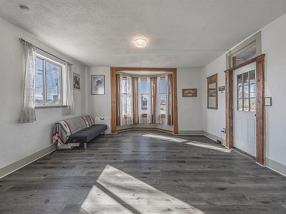5th image of 638 N Cascade Avenue