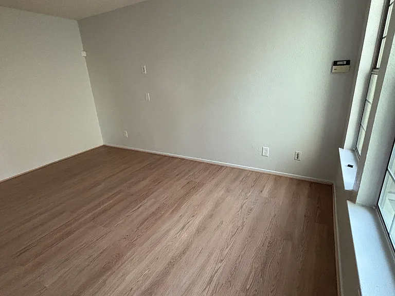 Separate living room/entertainment room