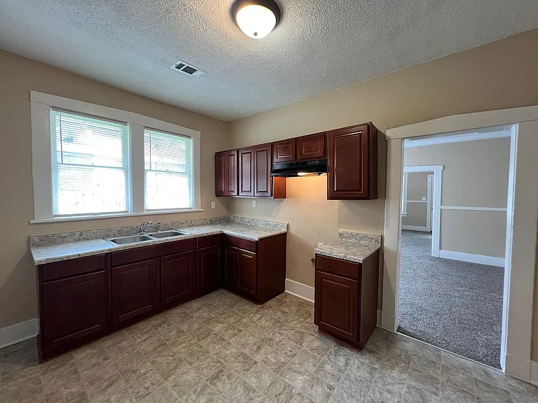 1263 Forrest Ave — Photo 10