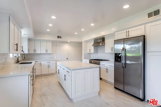 3318 Dona Maria Dr — Photo 1