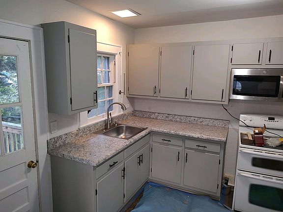 3rd image of 1026 Spencer Ln