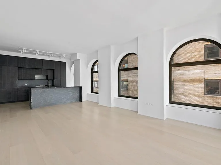 130 William St #28E — Photo 2