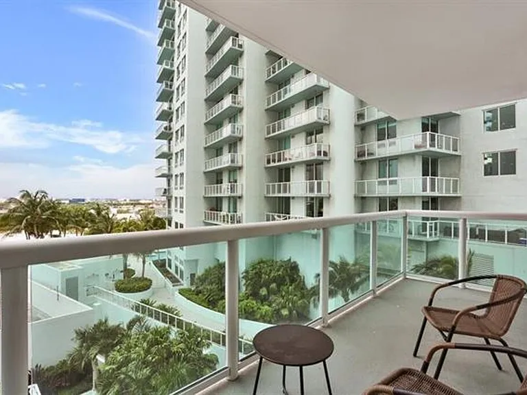 1800 N Bayshore Dr #1610 — Photo 3