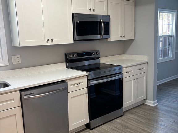 5th image of 885 Cambridge Dr