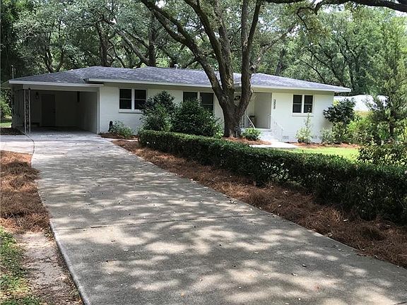3rd image of 3858 Hillcrest Ln
