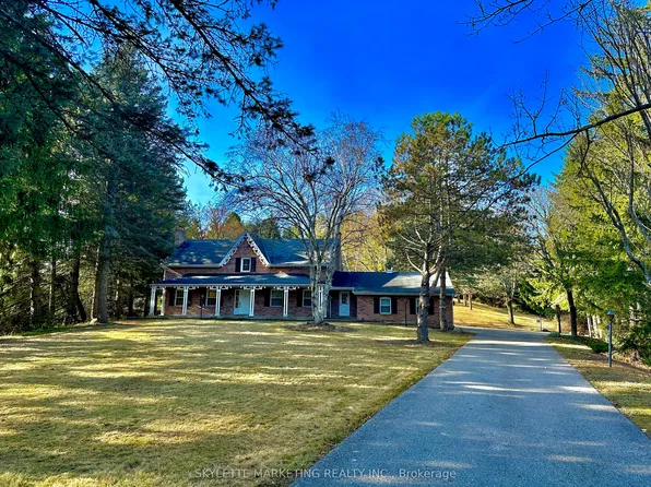 8 Blue Grass Dr, Aurora, ON L4G 6W4