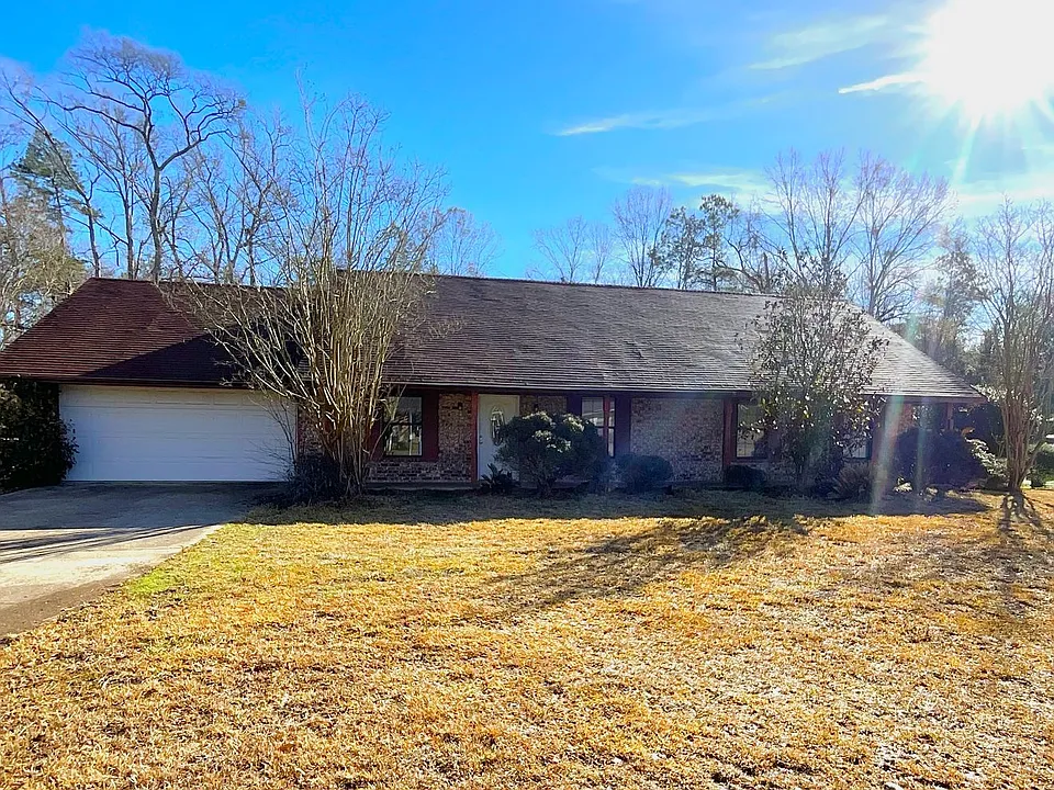 213 Old Oak Ln