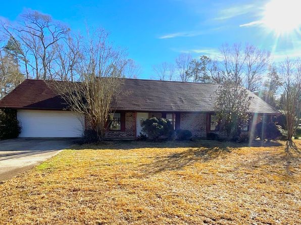 213 Old Oak Ln