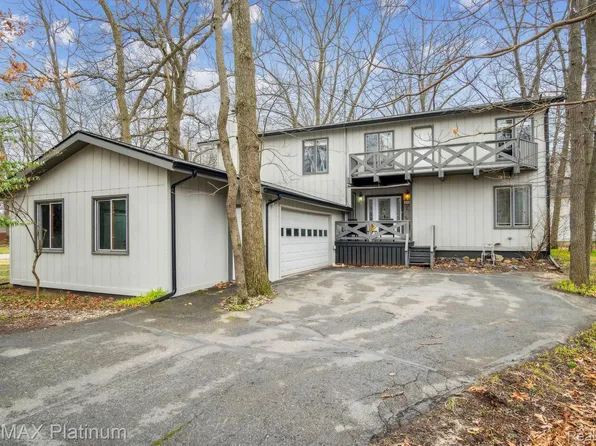 5294 Gallagher Blvd, Whitmore Lake, MI 48189