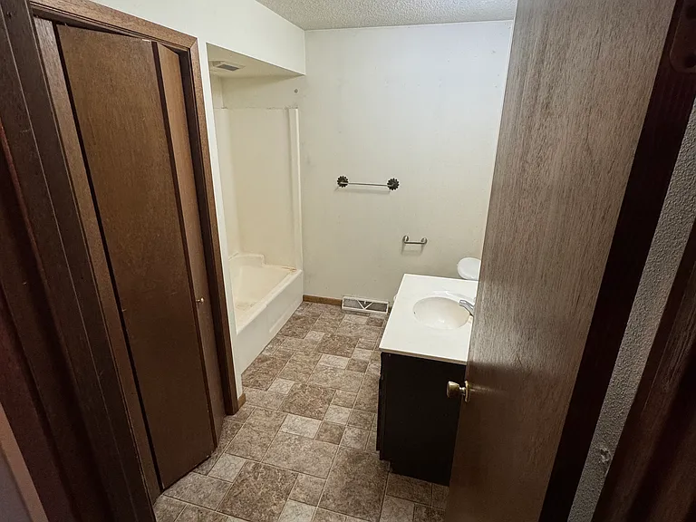 213 7th St NE #3 — Photo 12