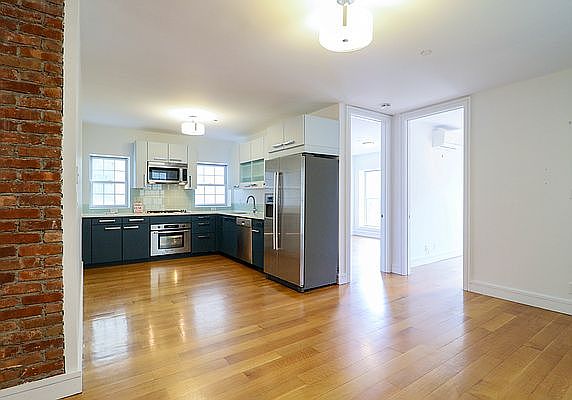 4th image of 204 W 140th St #3C