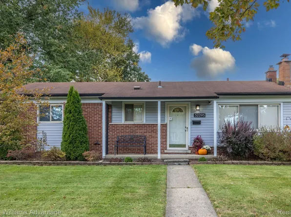 32295 Meadowbrook St, Livonia, MI 48154