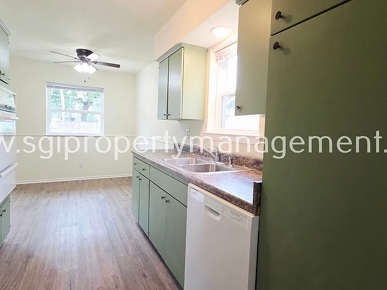738 Kingswood Ave — Photo 6