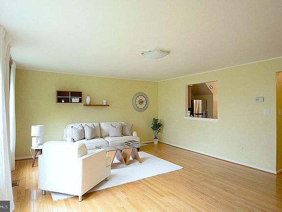 4th image of 11124 Cedarwood Dr #195